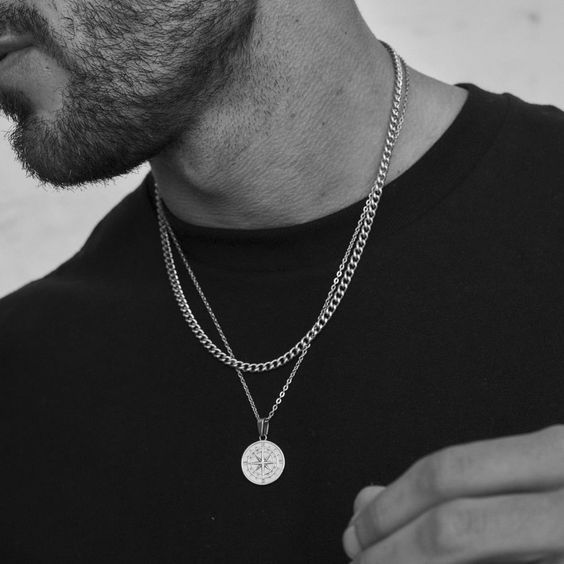 Colliers, chaînes et pendentifs pour hommes