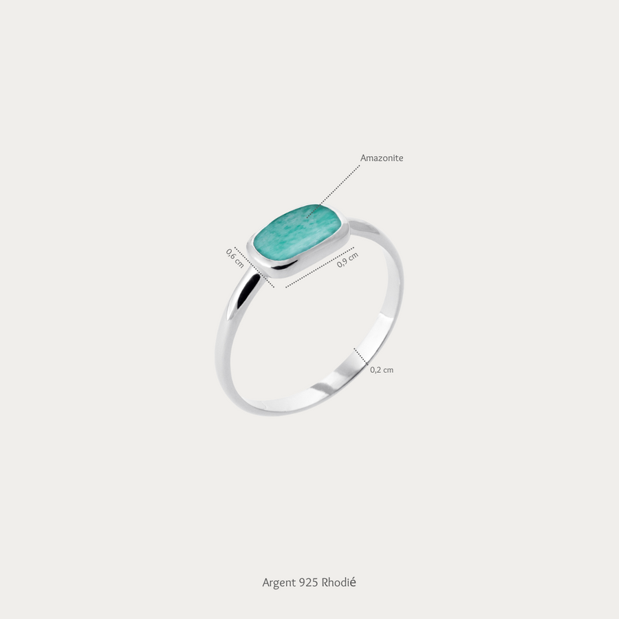 La bague argenté dispose d'une jolie pierre naturelle Amazonite.