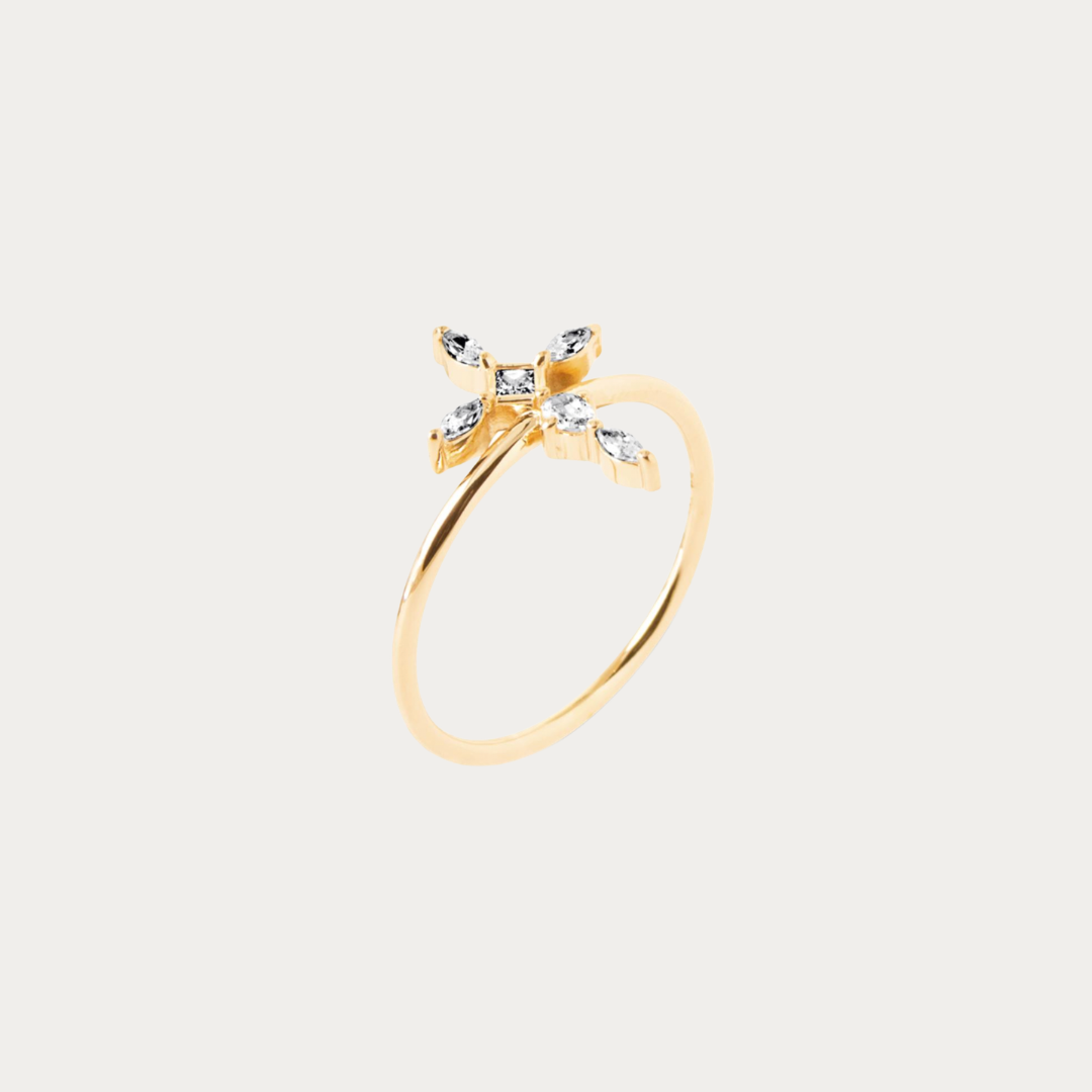 Bague dorée sertie de zirconiums – Saint Martin