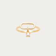 À porter seule pour une allure minimaliste ou associée aux autres bijoux de la collection Plage d'Ahonu, cette création incarne parfaitement l'esprit chic et solaire de Prendre le Large.