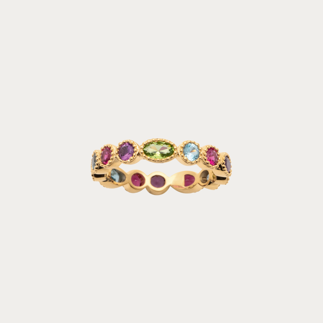 La bague fine de la collection Flagami est parfaite pour les accumulation de bijoux raffinée et élégante.