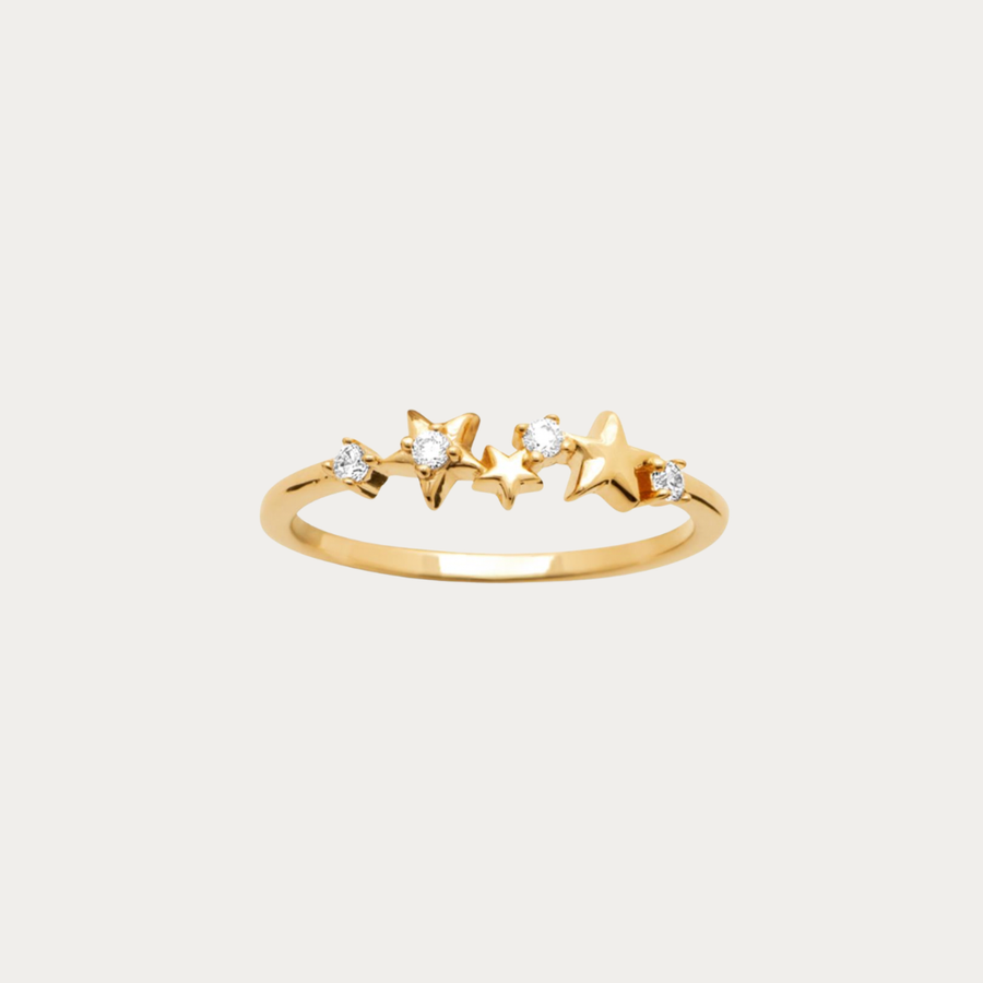 Une bague pensée pour celles qui aiment rêver, voyager et emporter un peu de ciel étoilé au quotidien.