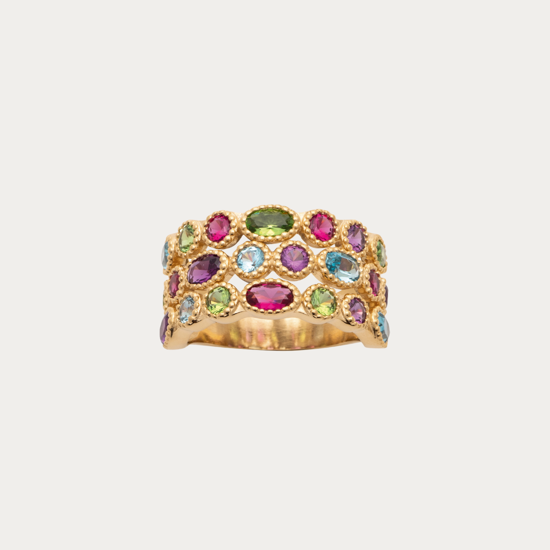 Magnifique bague large avec trois rangées de cristaux oxyde de zirconiums brillants de plusieurs couleurs (vert, rouge, violet, rose, bleu).