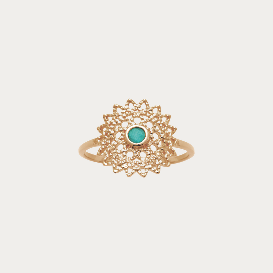 Notre jolie bague avec pendentif rond dorée en plaqué or jaune 18 carats de la collection Denver est disponible sur notre magnifique boutique de bijoux et de joaillerie. 