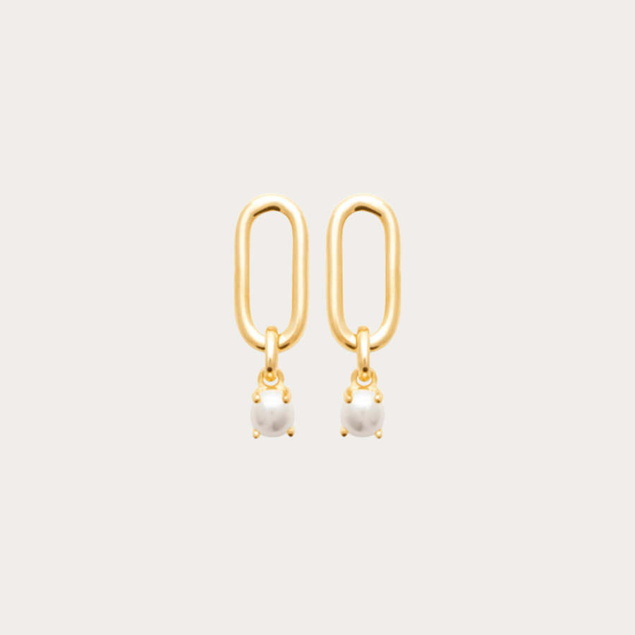 Boucles d'oreilles Plage d'Ahonu en plaqué or jaune avec perles de culture naturelles. Un bijou élégant et intemporel inspiré des plages paradisiaques et de l'univers Prendre le Large.
