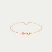 Associez ce bracelet au collier ou à l'earcuff de la collection Plage de Saint Jean pour composer une parure élégante, inspirée de la lumière et des paysages exceptionnels des Caraïbes.