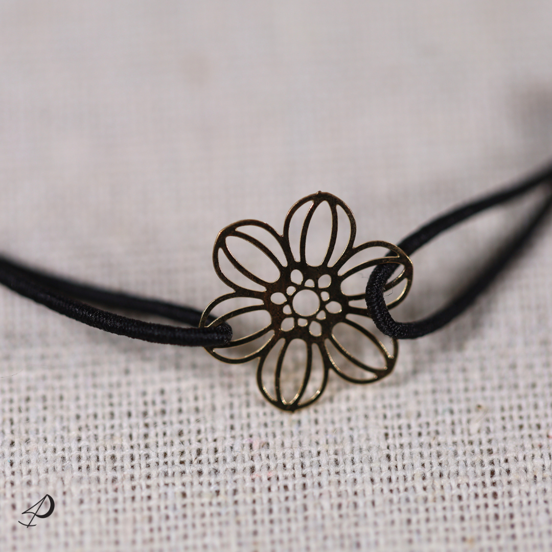 Bracelet élastique Fleur noir avec pendentif doré