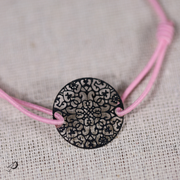 Bracelet élastique Mandala rose avec pendentif argenté