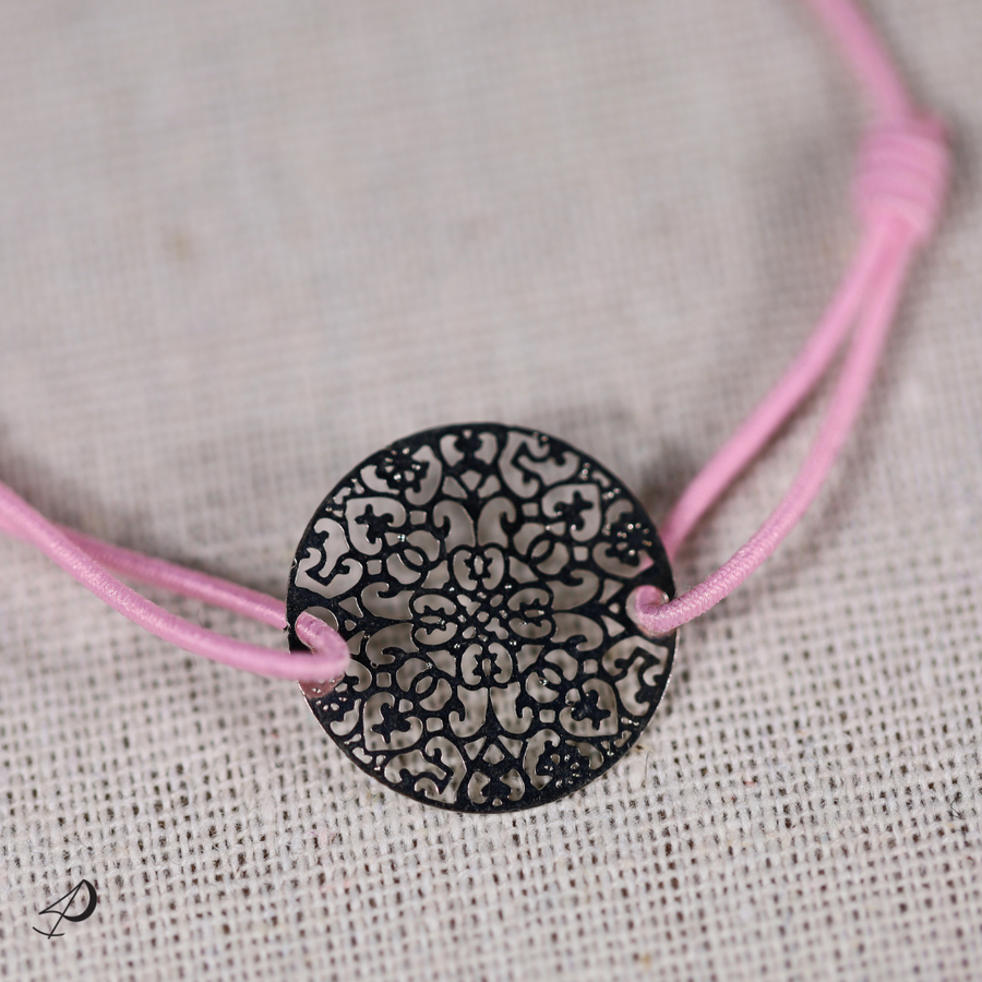 Bracelet élastique Mandala rose avec pendentif argenté