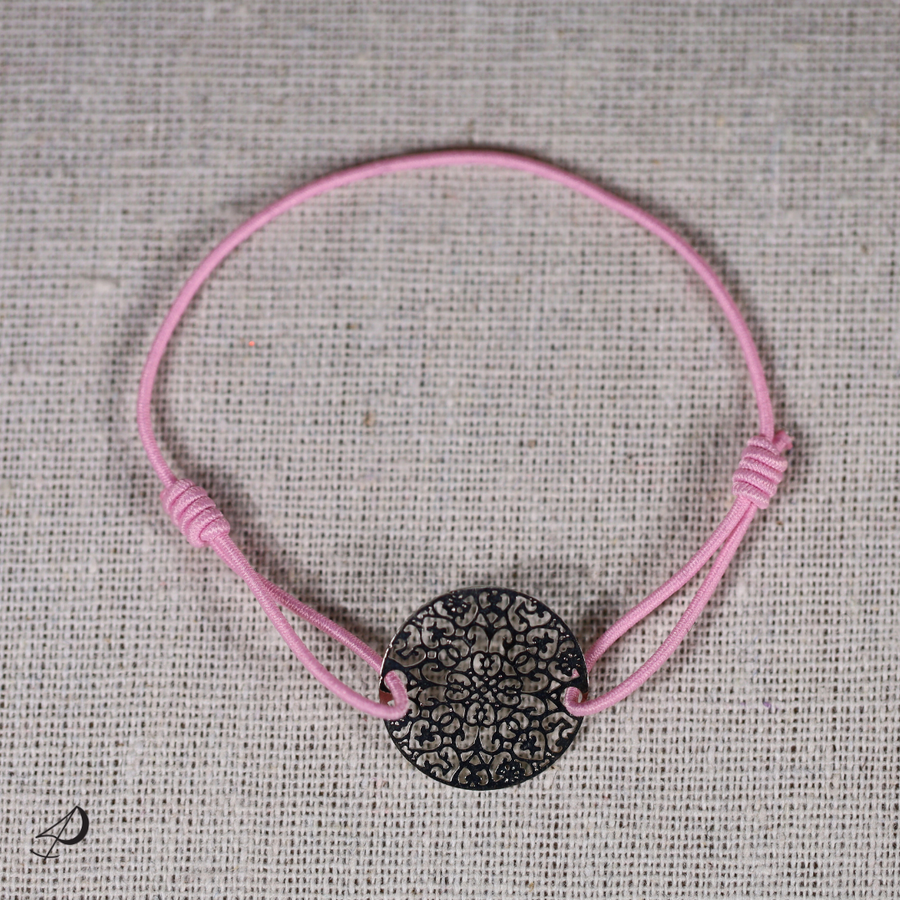 Bracelet élastique Mandala rose avec pendentif argenté