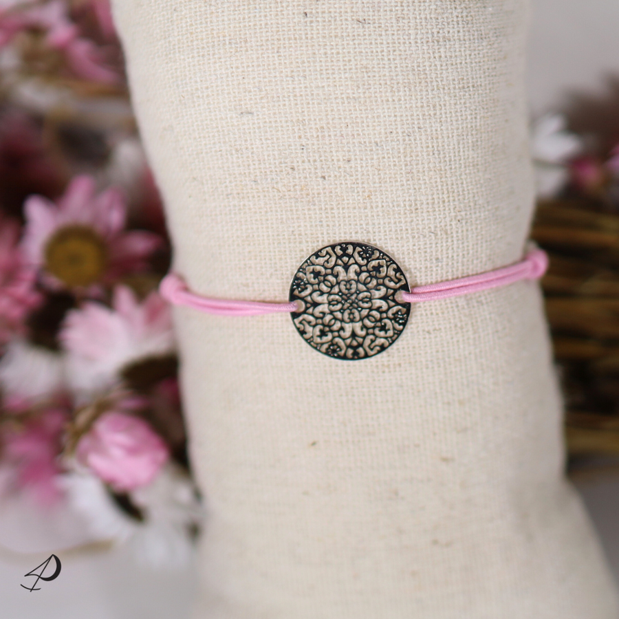 Bracelet élastique Mandala rose avec pendentif argenté