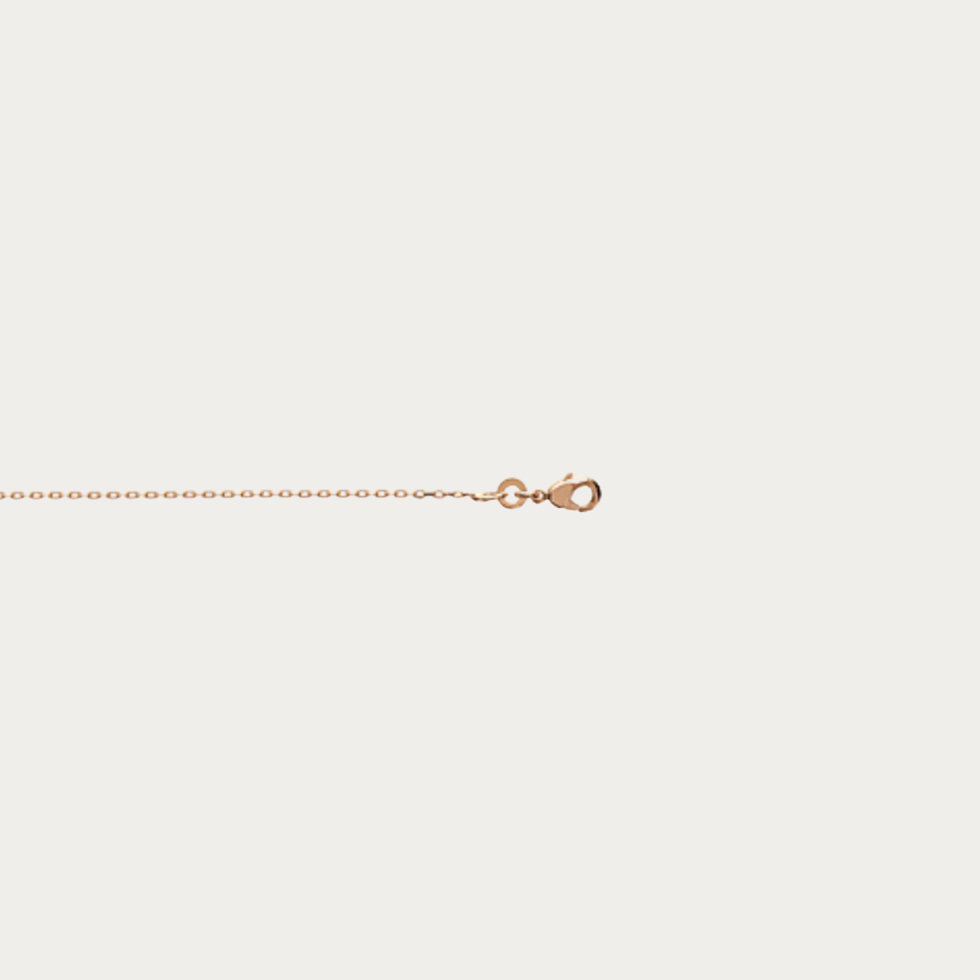 Cette chaîne Forçat diamantée en or rose est idéale pour mettre en valeur un pendentif délicat ou être portée seule. Associez-la à d'autres chaînes de différentes longueurs pour créer une accumulation élégante et tendance.