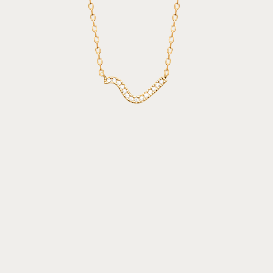 Portez ce collier avec les créoles, l'earcuff ou la bague de la collection Plage de Saint Jean pour créer une parure harmonieuse inspirée de la douceur et de la lumière des plages caribéennes.
