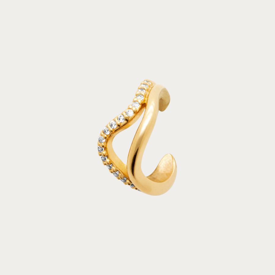 Associez cet earcuff aux créoles et au collier de la collection Plage de Saint Jean pour composer une parure harmonieuse, lumineuse et résolument contemporaine.