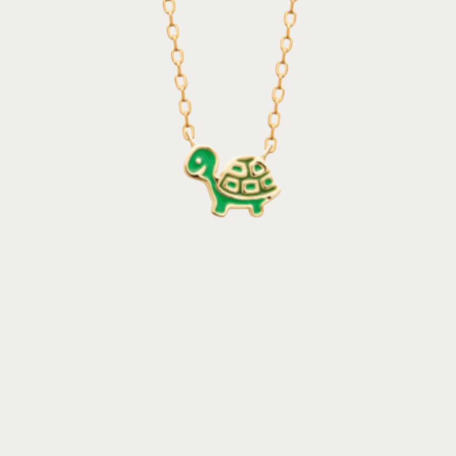 Craque pour le collier Mini Carapace, un bijou délicat imaginé pour apporter une touche de magie au quotidien des enfants.