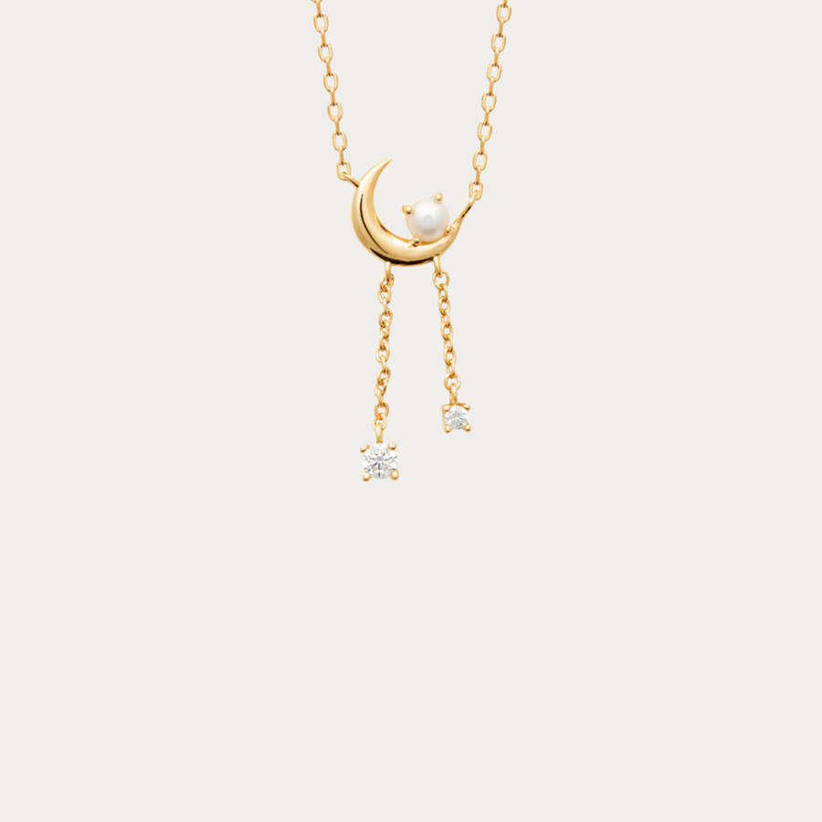 Porté seul, il devient une pièce forte et délicate. Associé aux autres bijoux de la collection Zénith, il compose une parure céleste tout en finesse.