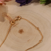 La chaîne forçat mesure 45 cm avec 2 petits anneaux supplémentaires d'ajustement pour un ajustement plus serré de votre collier (42 cm /ou 40 cm).