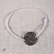 Bracelet élastique Mandala gris avec pendentif argenté
