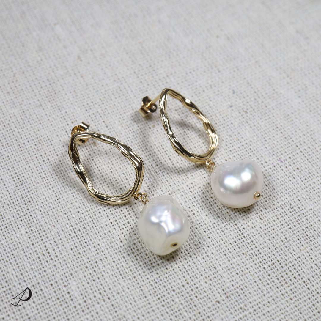 La collection Taharuu propose cette paire de boucles d'oreilles pour femmes à petit prix sur notre site en ligne de vente de bijoux de qualité.