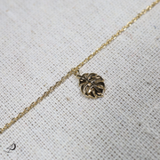 Bracelet de cheville Monstera doré avec pendentif feuille