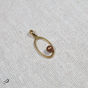 Pendentif Noorden doré avec perle marron