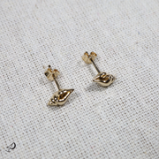 Puces d'oreilles Shell dorées en forme de coquillage
